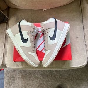 Nike Dunk High “High Fossil Stone (W)”